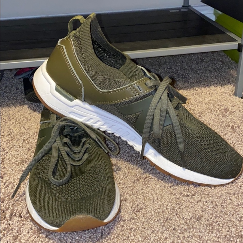 New Balance REV Lite Size 9